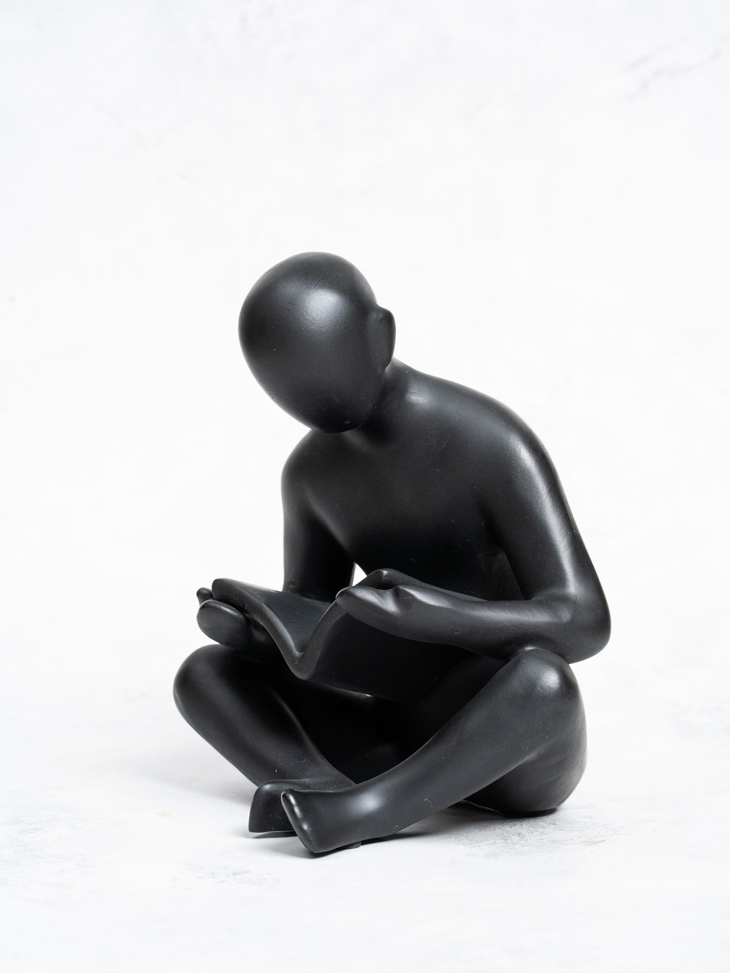 Minimalist Reader Showpiece Statue