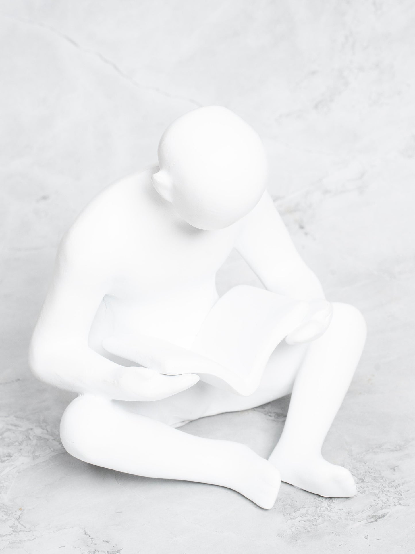 Minimalist Reader Showpiece Statue