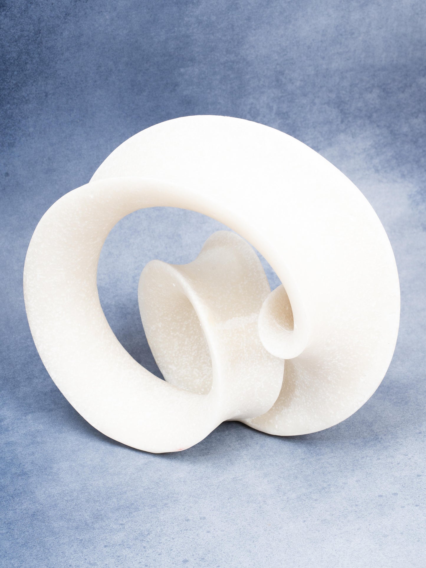 Elegant Modern Showpiece Sculpture