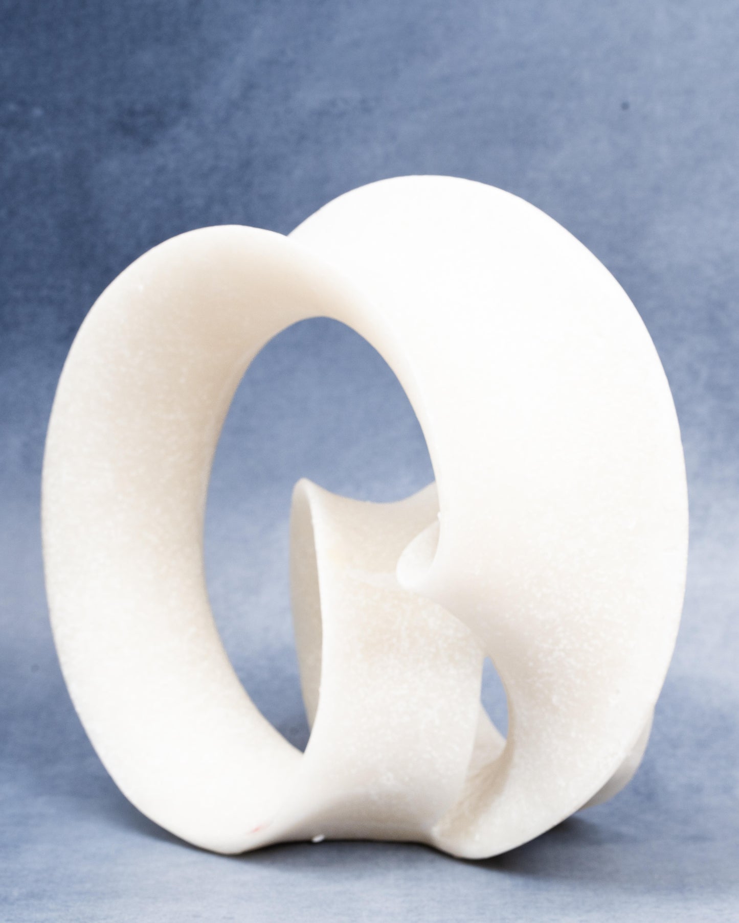 Elegant Modern Showpiece Sculpture