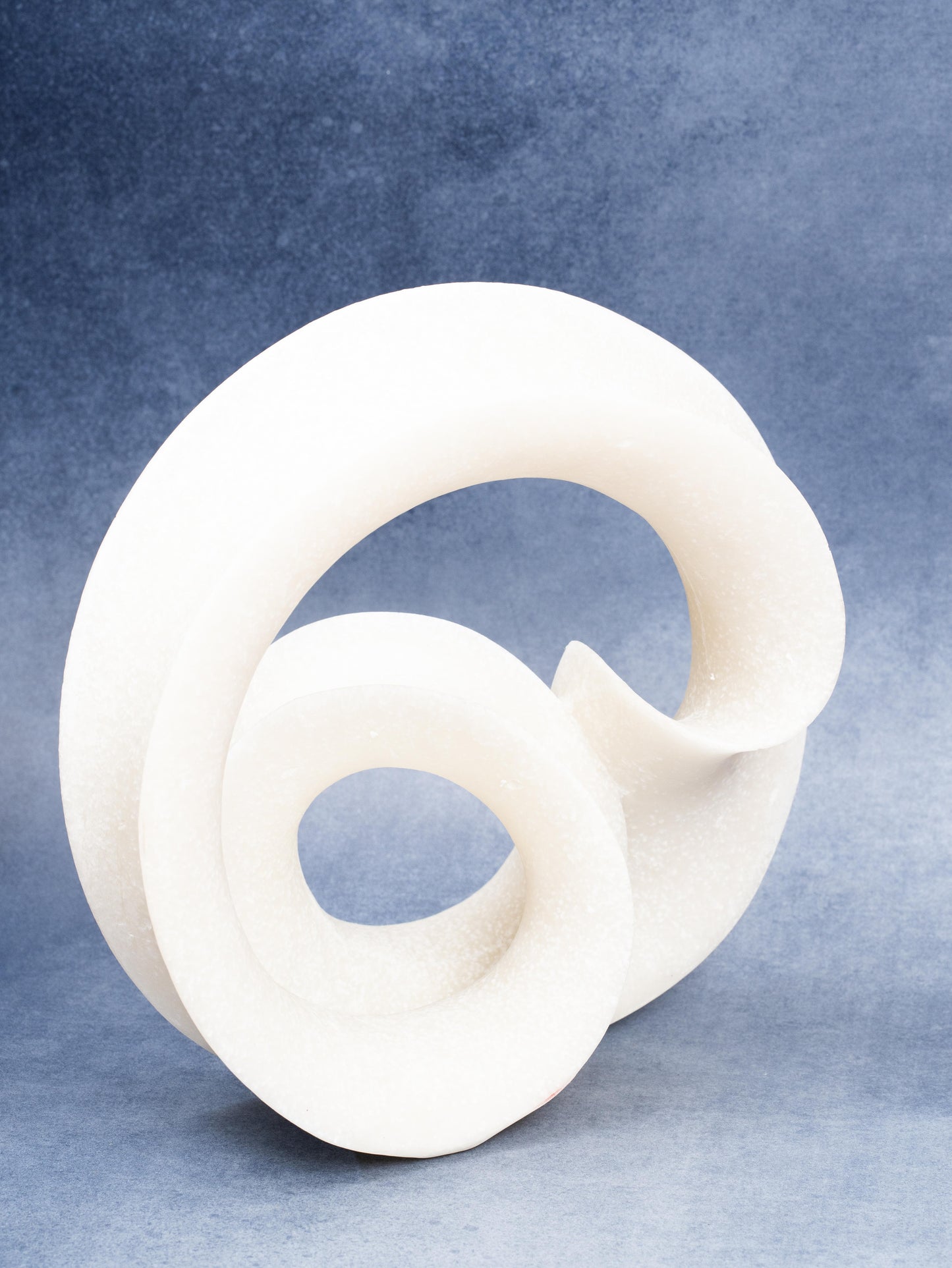 Elegant Modern Showpiece Sculpture