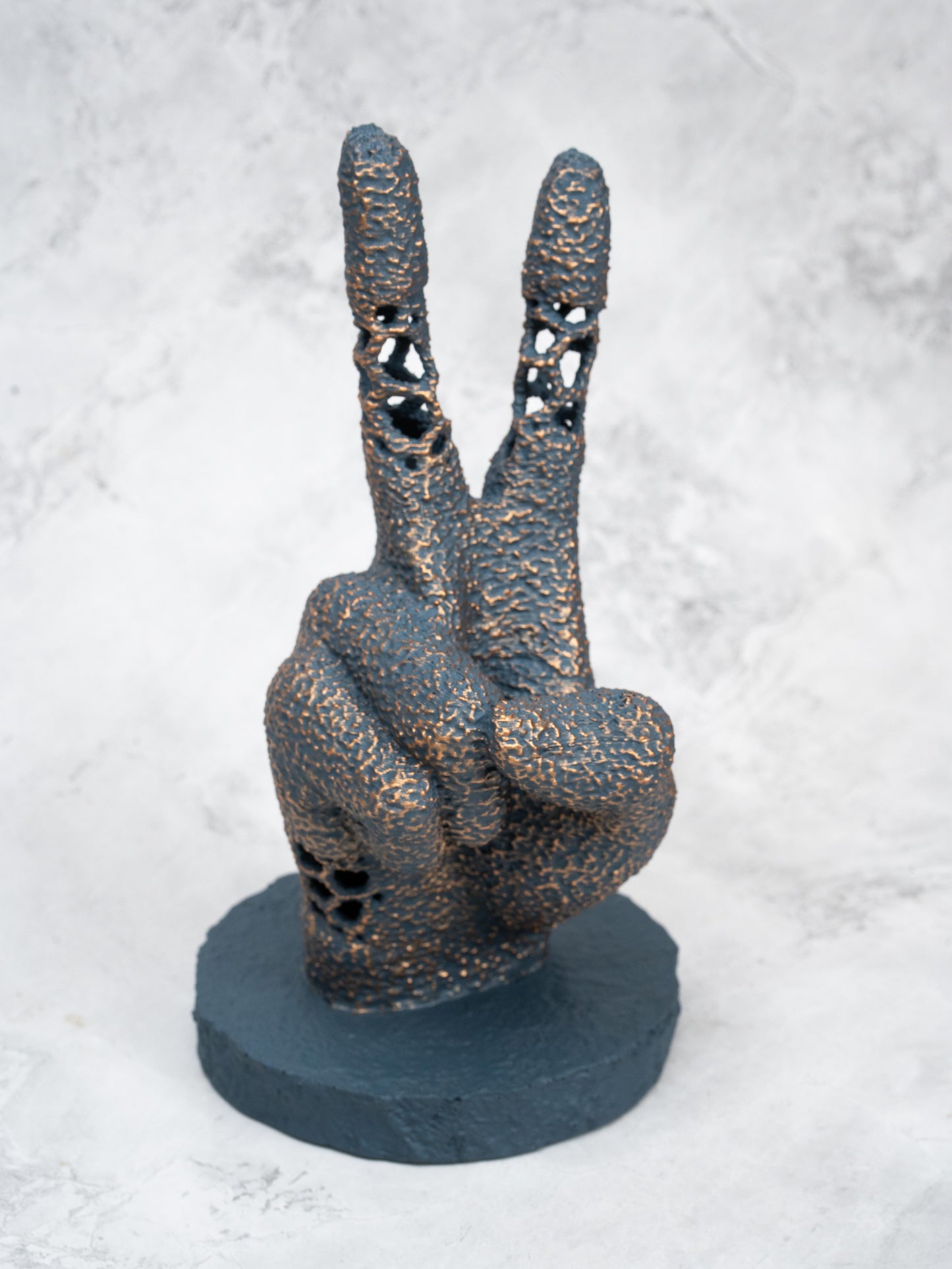 Decorative Polyresin Peace Hand Showpiece