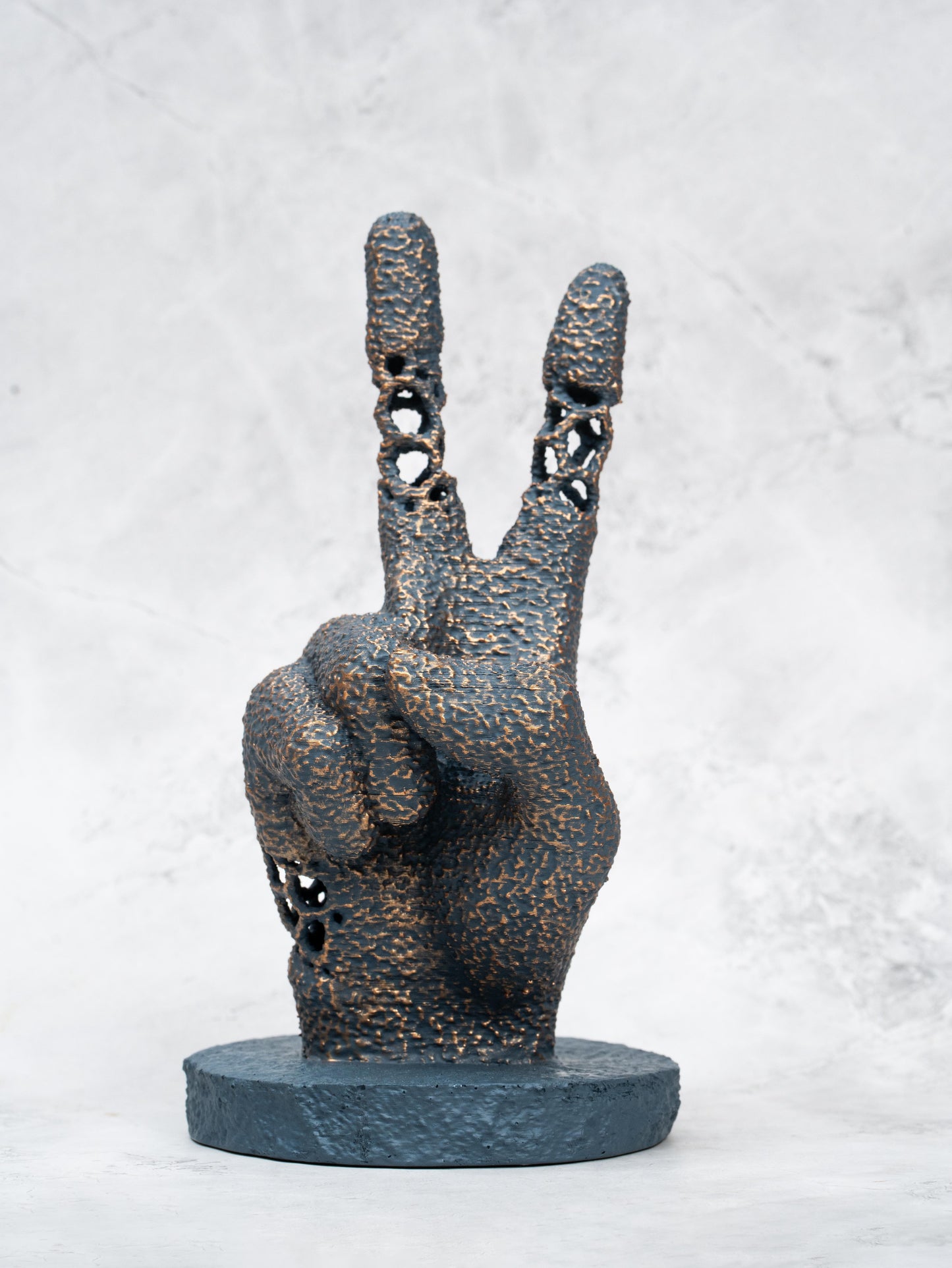 Decorative Polyresin Peace Hand Showpiece