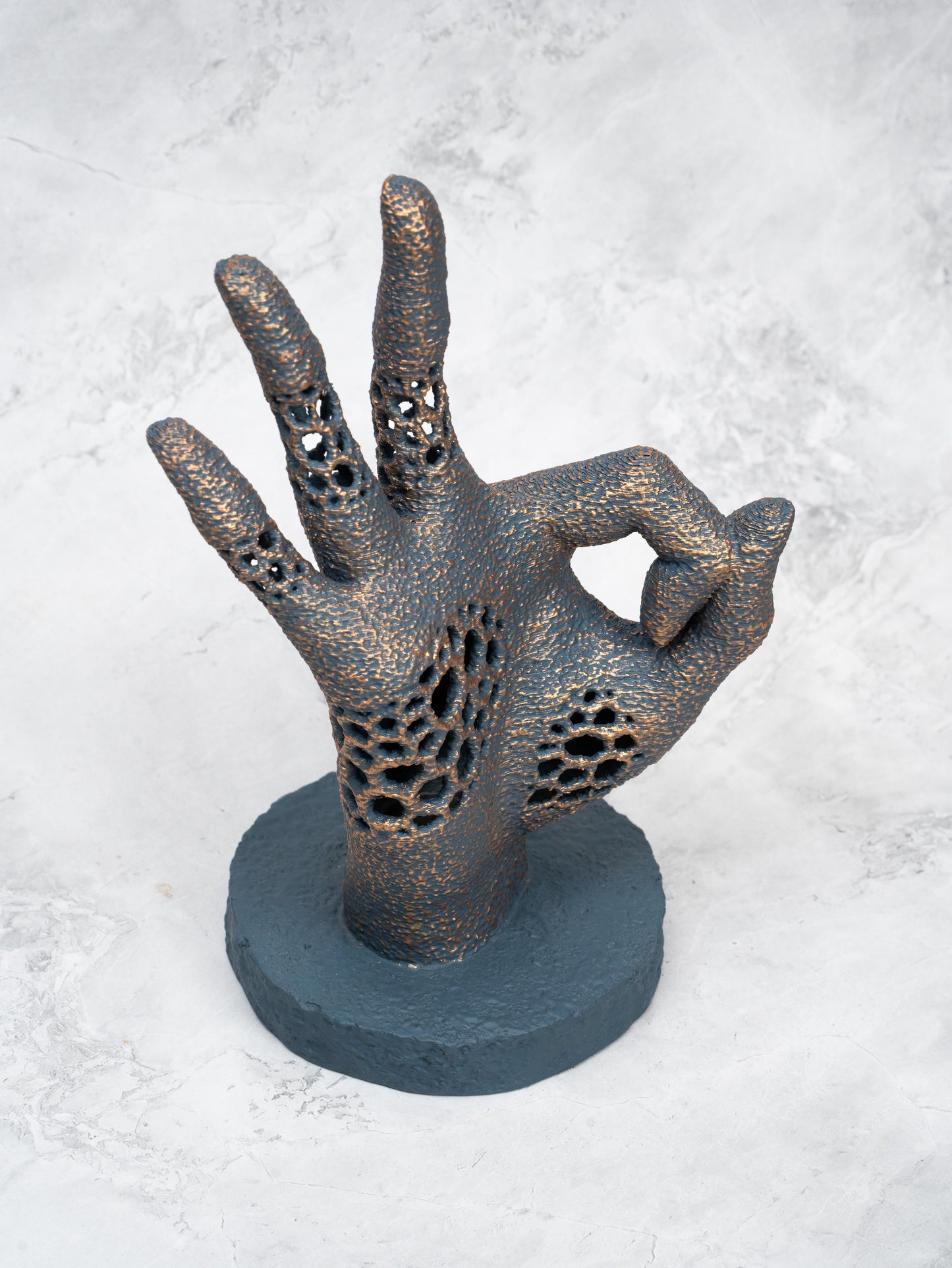 Decorative Polyresin Peace Hand Showpiece