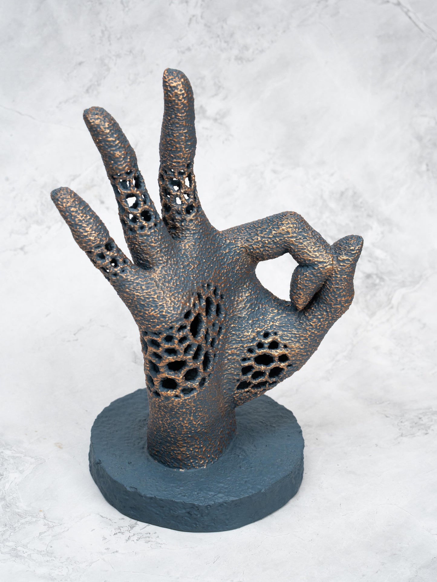 Decorative Polyresin Peace Hand Showpiece